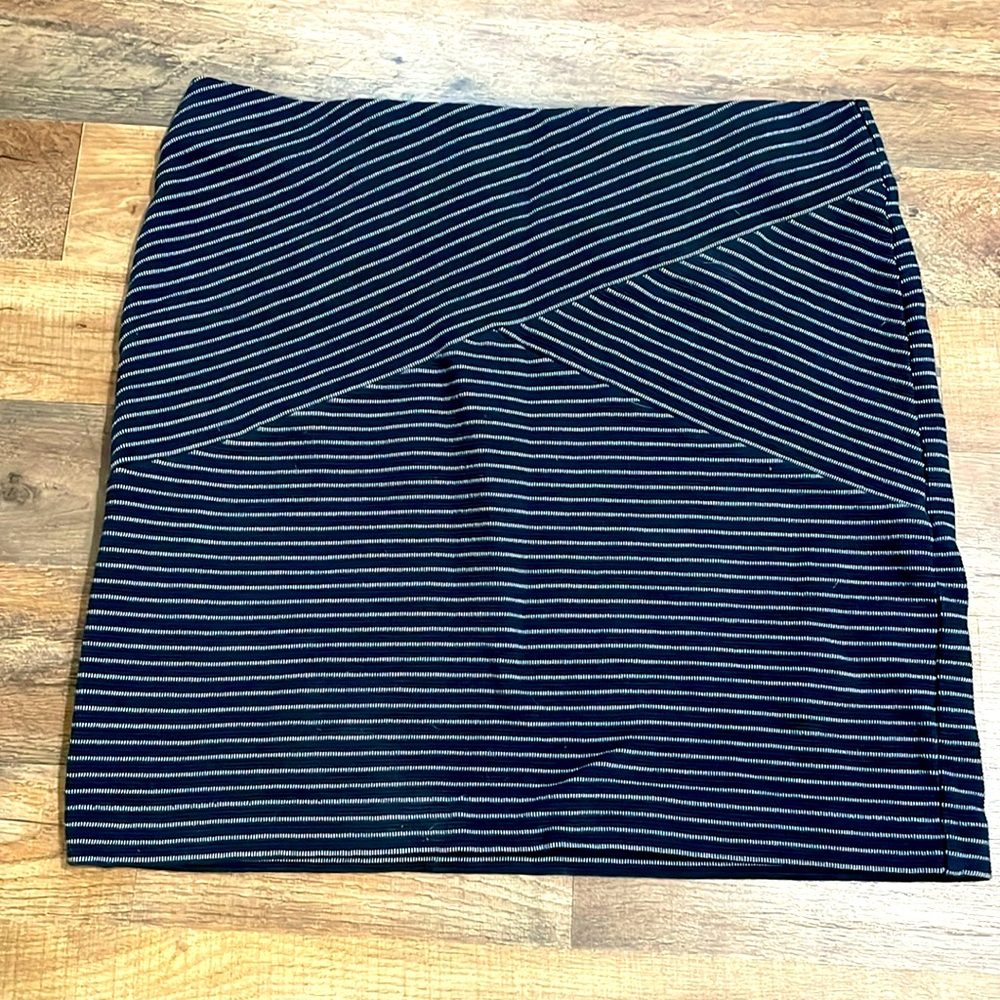 J-JILL Women’s Skirt Excellent Condition! Ready for Home or Office!